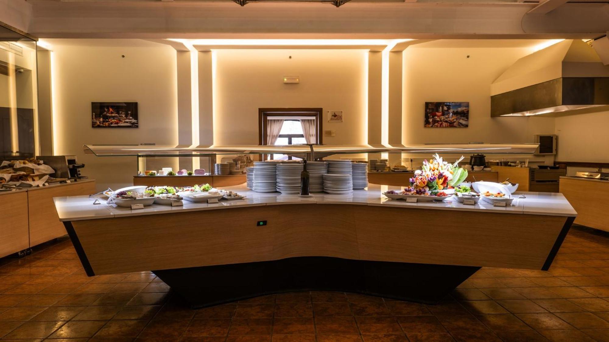 Intercontinental Mzaar Lebanon Mountain Resort & Spa By Ihg Mzaar Kfardebian Buitenkant foto